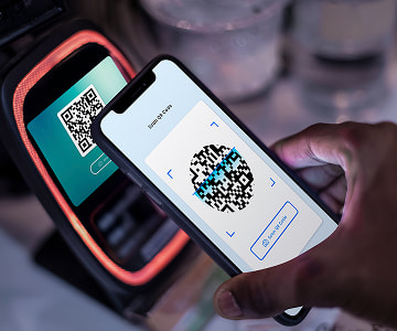 people-pay-by-qr